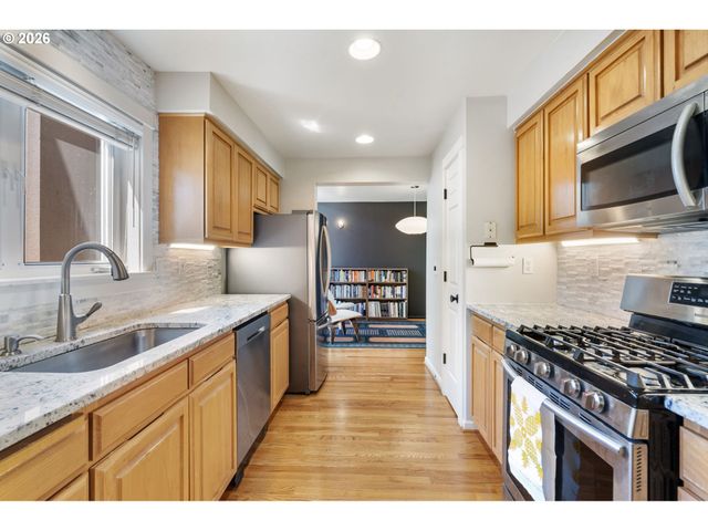 10247 Nw VILLAGE HEIGHTS Dr, Portland, OR 97229