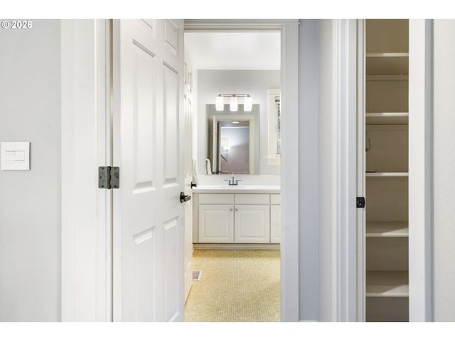 10247 Nw VILLAGE HEIGHTS Dr, Portland, OR 97229