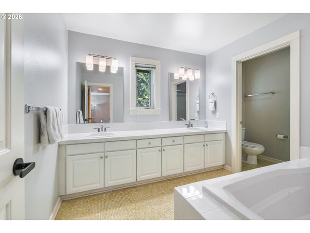 10247 Nw VILLAGE HEIGHTS Dr, Portland, OR 97229