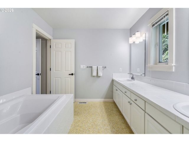 10247 Nw VILLAGE HEIGHTS Dr, Portland, OR 97229