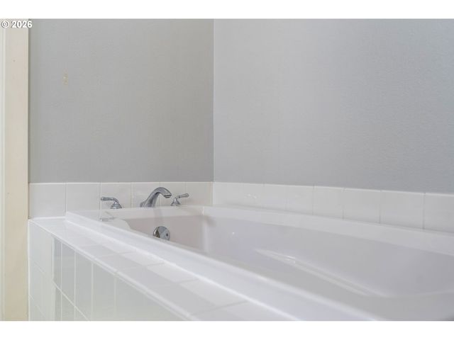 10247 Nw VILLAGE HEIGHTS Dr, Portland, OR 97229