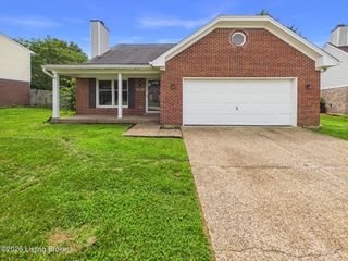 4825 Oak Pointe Dr, Louisville, KY 40245