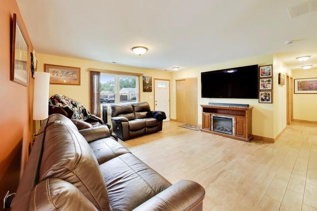 519 Kenyon Avenue, Romeoville, IL 60446