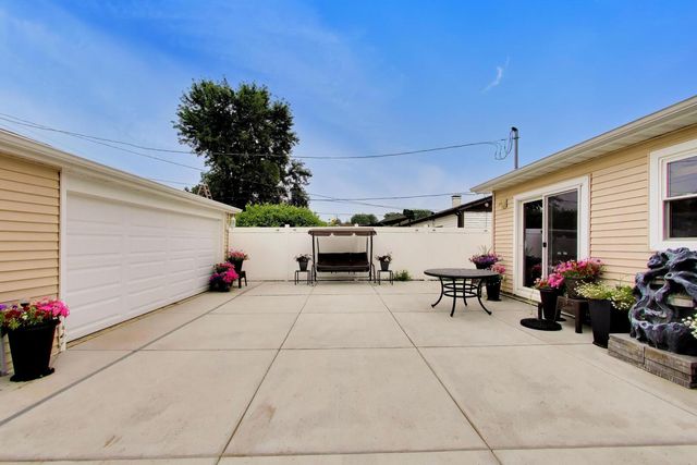 519 Kenyon Avenue, Romeoville, IL 60446