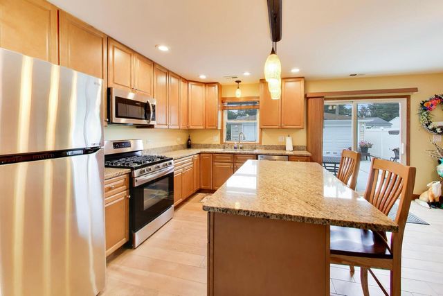 519 Kenyon Avenue, Romeoville, IL 60446