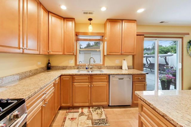 519 Kenyon Avenue, Romeoville, IL 60446