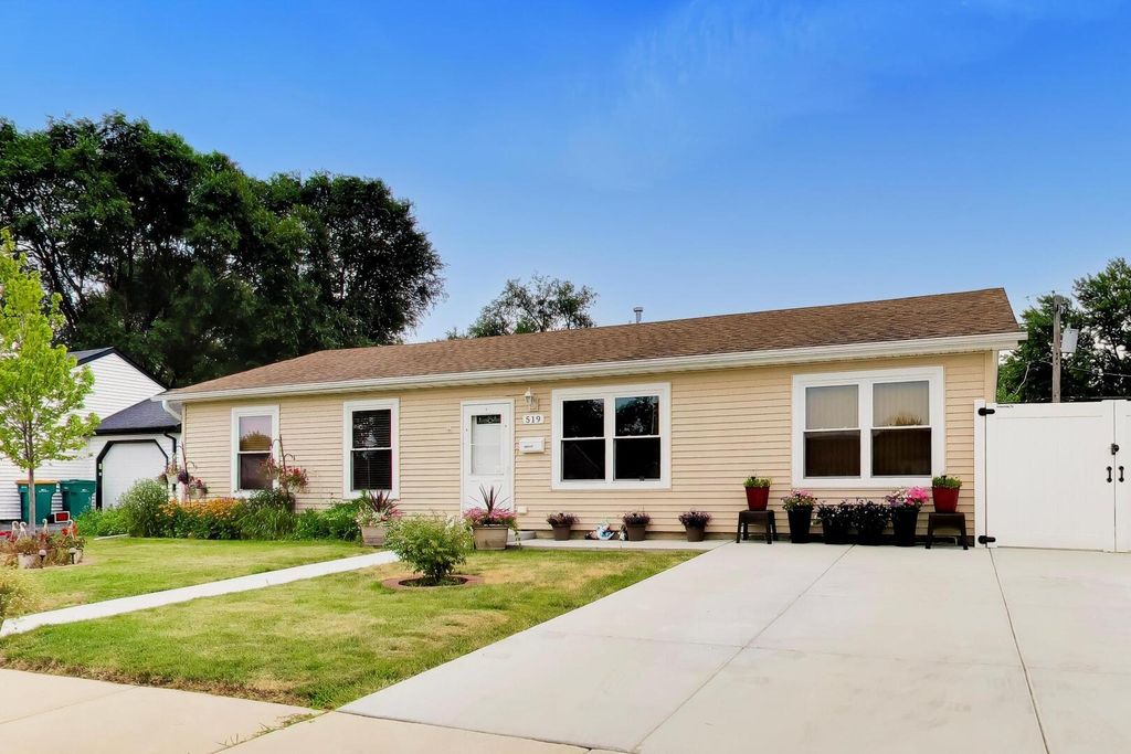 519 Kenyon Avenue, Romeoville, IL 60446