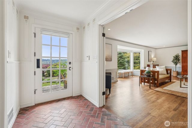 16255 38th Avenue NE, Lake Forest Park, WA 98155