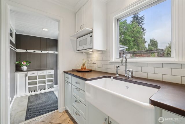 16255 38th Avenue NE, Lake Forest Park, WA 98155