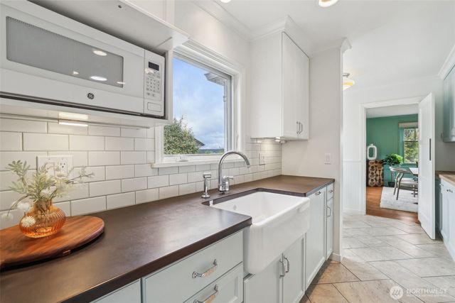 16255 38th Avenue NE, Lake Forest Park, WA 98155