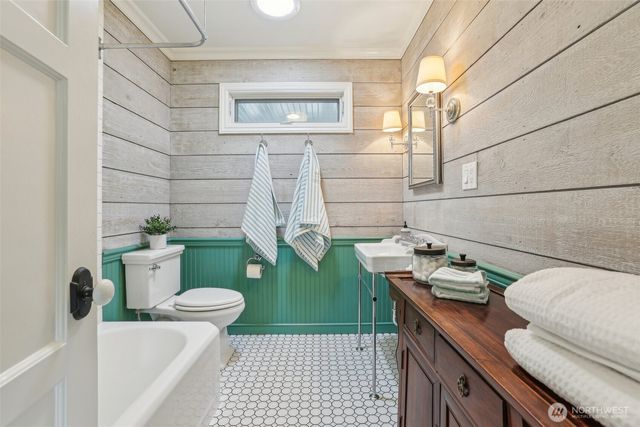 16255 38th Avenue NE, Lake Forest Park, WA 98155