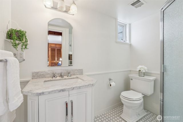 16255 38th Avenue NE, Lake Forest Park, WA 98155