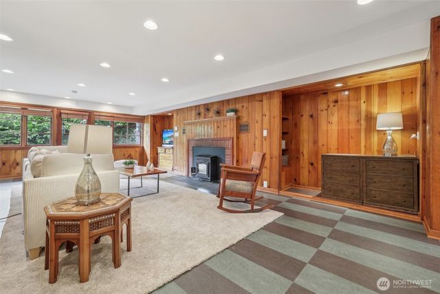 16255 38th Avenue NE, Lake Forest Park, WA 98155