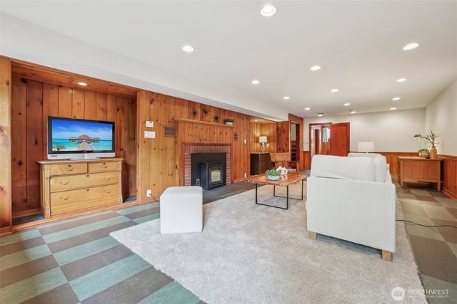 16255 38th Avenue NE, Lake Forest Park, WA 98155