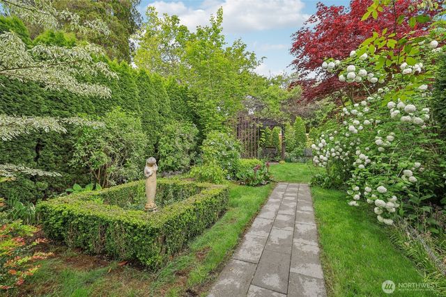 16255 38th Avenue NE, Lake Forest Park, WA 98155