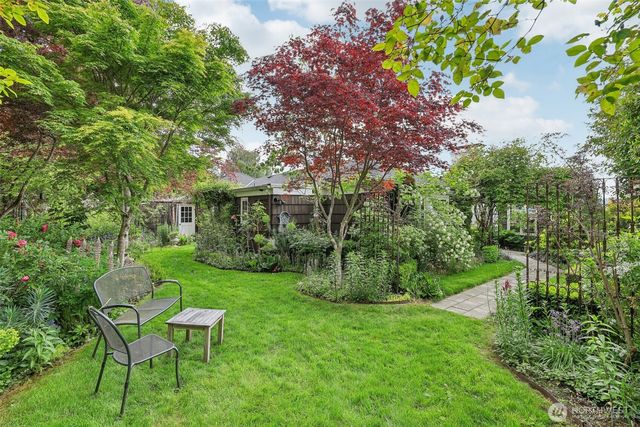 16255 38th Avenue NE, Lake Forest Park, WA 98155