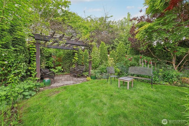 16255 38th Avenue NE, Lake Forest Park, WA 98155