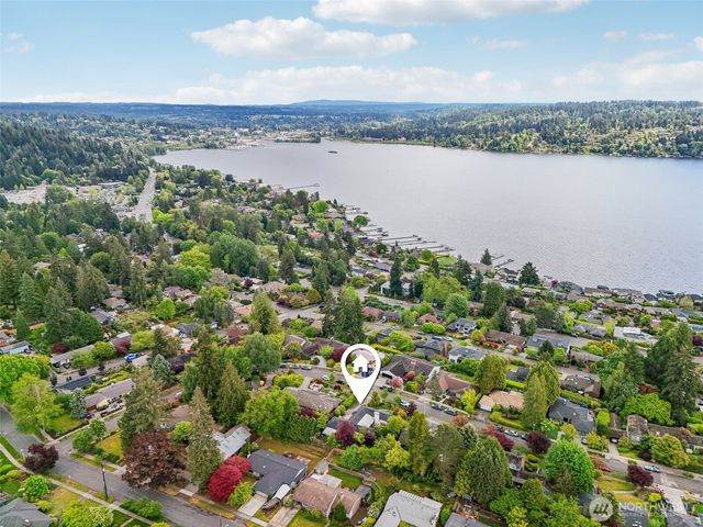 16255 38th Avenue NE, Lake Forest Park, WA 98155