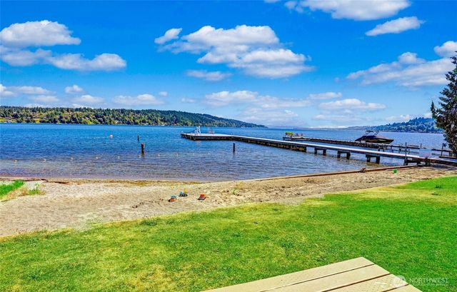 16255 38th Avenue NE, Lake Forest Park, WA 98155