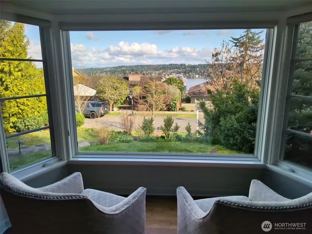 16255 38th Avenue NE, Lake Forest Park, WA 98155