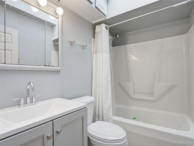 20044 Seminole, Redford, MI 48240