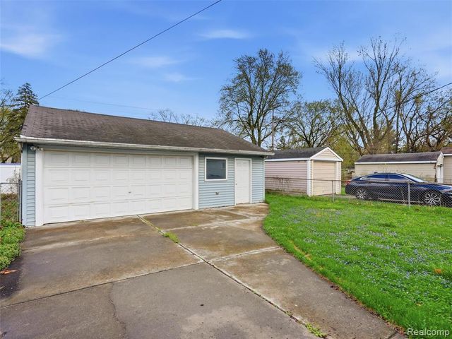 20044 Seminole, Redford, MI 48240