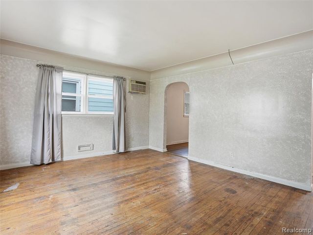 20044 Seminole, Redford, MI 48240