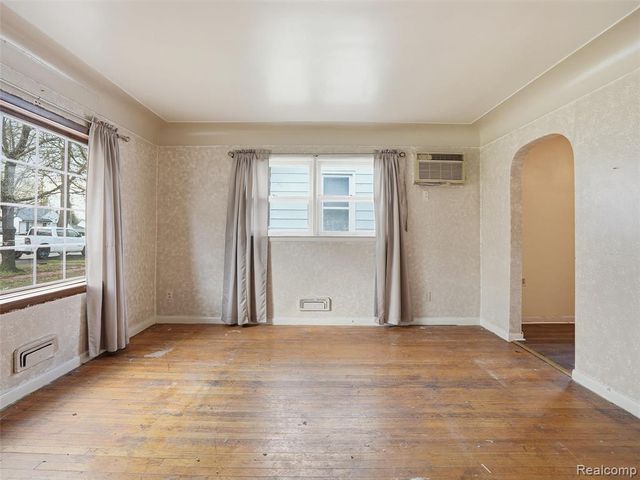 20044 Seminole, Redford, MI 48240