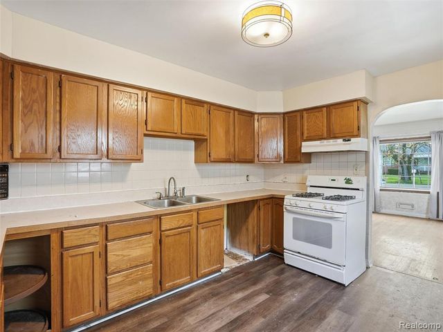 20044 Seminole, Redford, MI 48240