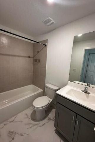 4208 Napoli Lake Drive, Riviera Beach, FL 33410