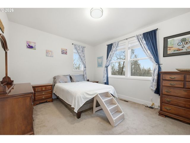 2135 37TH Pl, Springfield, OR 97477