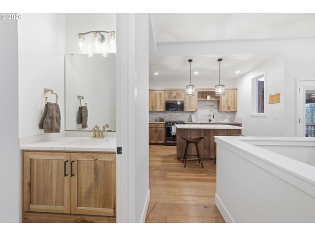 2135 37TH Pl, Springfield, OR 97477