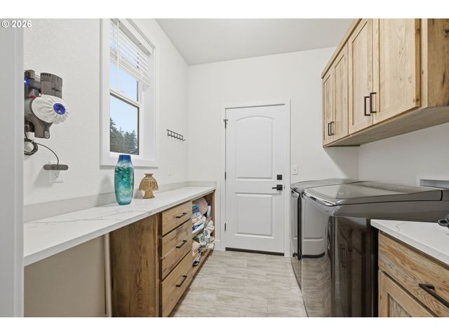 2135 37TH Pl, Springfield, OR 97477