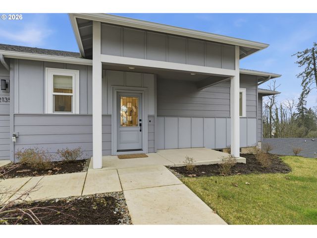 2135 37TH Pl, Springfield, OR 97477