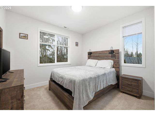 2135 37TH Pl, Springfield, OR 97477