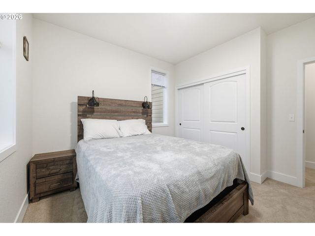 2135 37TH Pl, Springfield, OR 97477