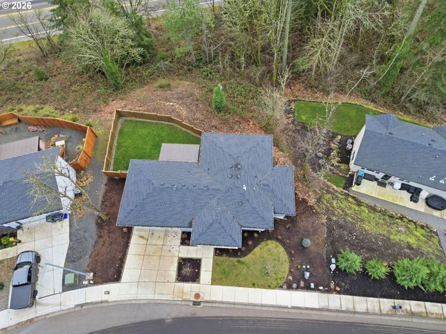 2135 37TH Pl, Springfield, OR 97477