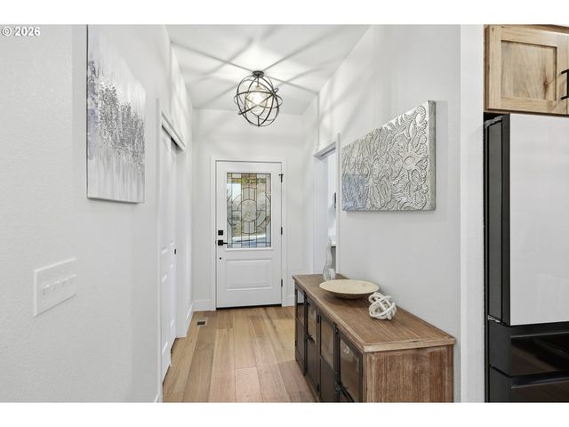 2135 37TH Pl, Springfield, OR 97477