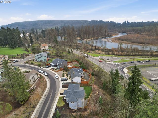 2135 37TH Pl, Springfield, OR 97477