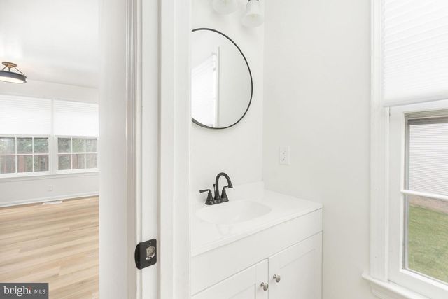 4215 SLEEPY LAKE DR, Fairfax, VA 22033