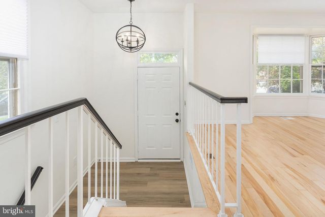 4215 SLEEPY LAKE DR, Fairfax, VA 22033