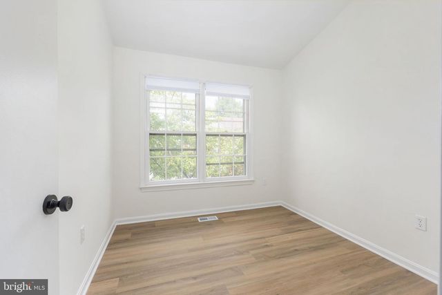4215 SLEEPY LAKE DR, Fairfax, VA 22033