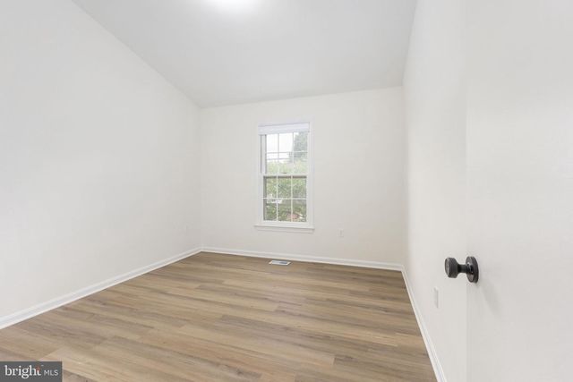 4215 SLEEPY LAKE DR, Fairfax, VA 22033