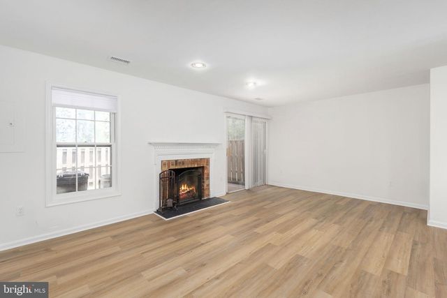 4215 SLEEPY LAKE DR, Fairfax, VA 22033