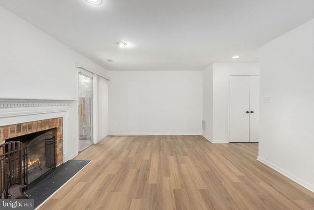 4215 SLEEPY LAKE DR, Fairfax, VA 22033