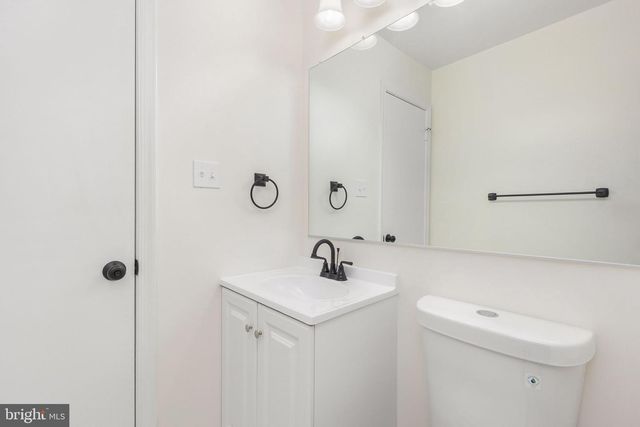 4215 SLEEPY LAKE DR, Fairfax, VA 22033