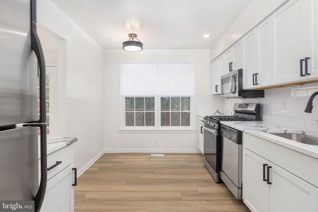 4215 SLEEPY LAKE DR, Fairfax, VA 22033