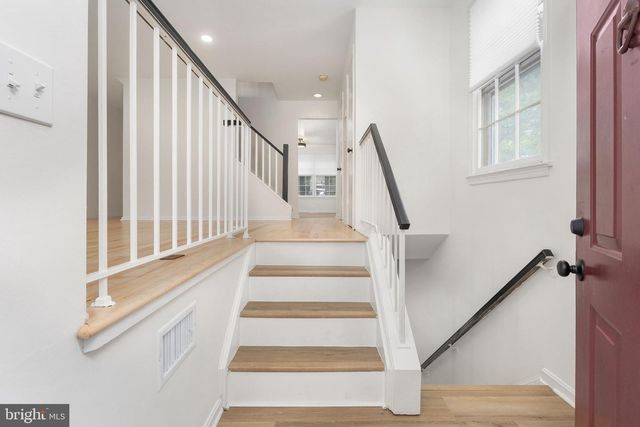 4215 SLEEPY LAKE DR, Fairfax, VA 22033