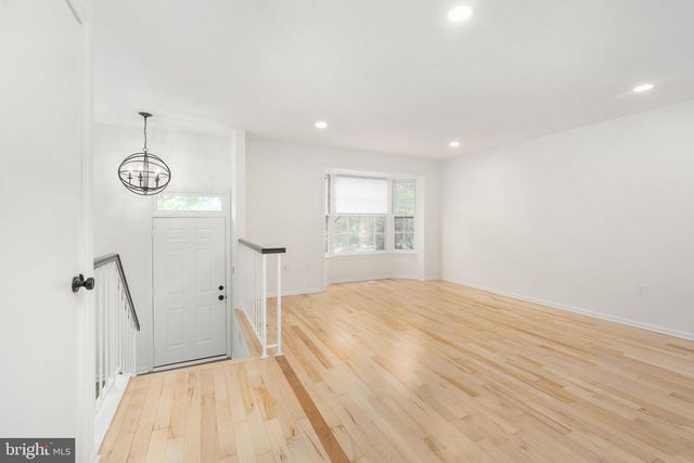 4215 SLEEPY LAKE DR, Fairfax, VA 22033