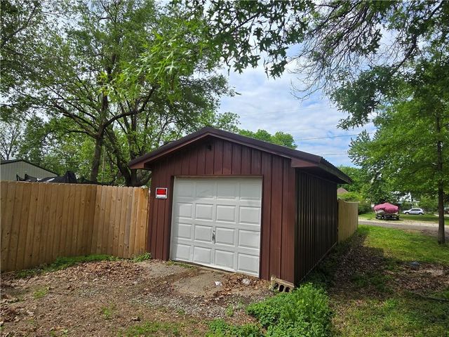 1824 S Grand Avenue, Sedalia, MO 65301